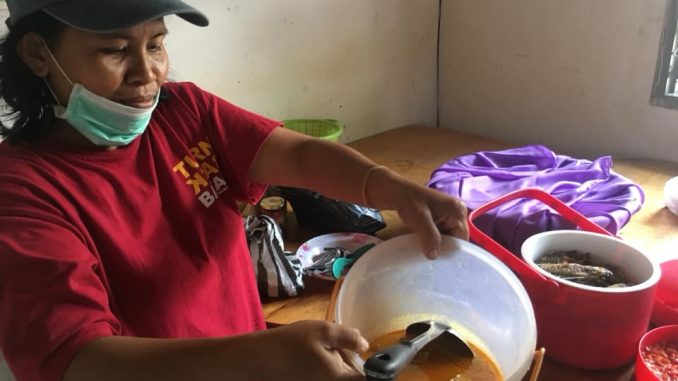 Warni Asiron atau biasa disapa Mak Titin